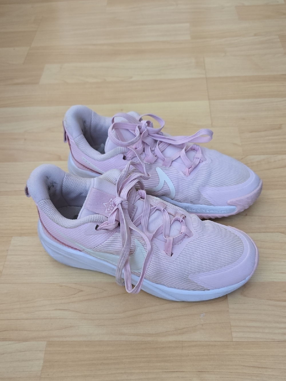 Nike Lightweight Pink/White Girls Sneakers Mesh Design Size 2.5Y